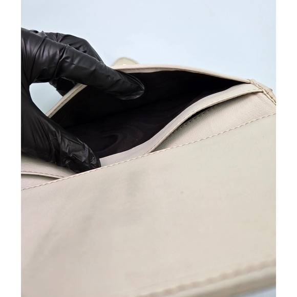 Gucci GG Canvas Heart Clasp Bifold Wallet Beige Brown‎ Designer Women's - Picture 4 of 12